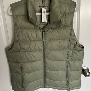 A&F Lightweight Packable Puffer Vest Green Medium NWT